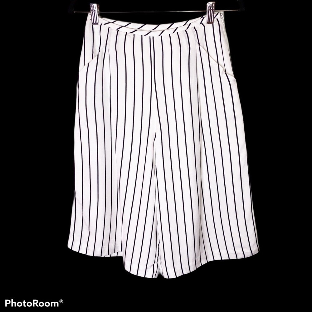 Elegant Prosper Black and White Wide Leg Striped Cropped Pants Size 4